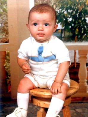 Криштиану Роналду: Из нищеты в первые в истории футбола миллиардеры и сердцееды Криштиану Роналду: Из нищеты в первые в истории футбола миллиардеры и сердцееды