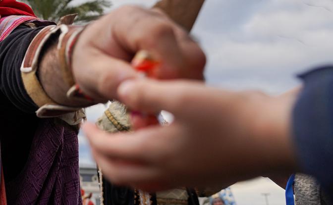 "Съешь меня": неизвестные заманивают детей конфетами в Новосибирске