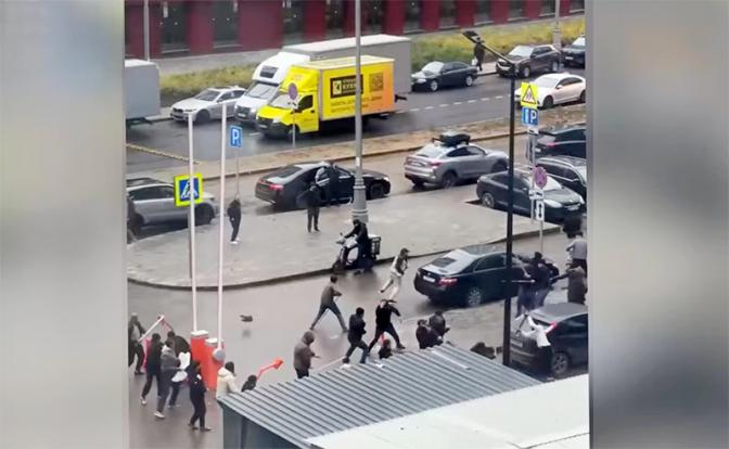 На фото: во время массовой драки в столичном ЖК «Прокшино».