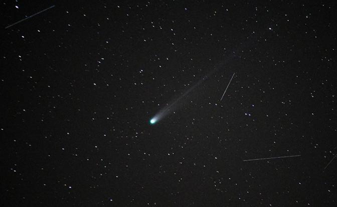 Небесная гостья раз в 1350 лет: в Свердловской области запечатлели комету Lemmon