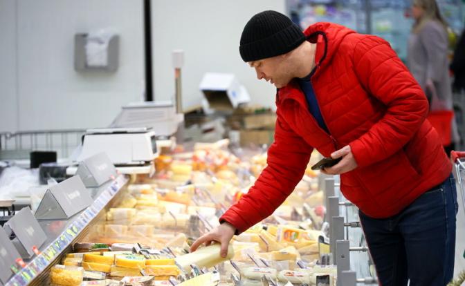 Ученый рассказал, какой плесневелый сыр можно есть без вреда для здоровья