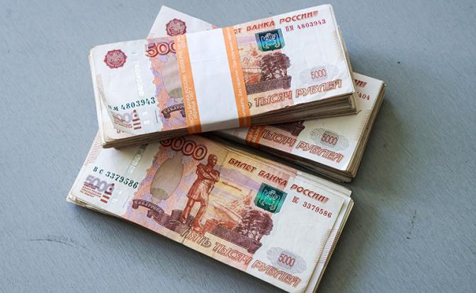 В РФ банки без уведомления заемщиков меняют условия по выданным кредитам