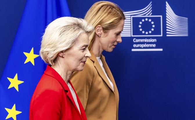 На фото: глава Еврокомиссии Урсула фон дер Ляйен и глава дипломатической службы ЕС Кая Каллас (слева направо)