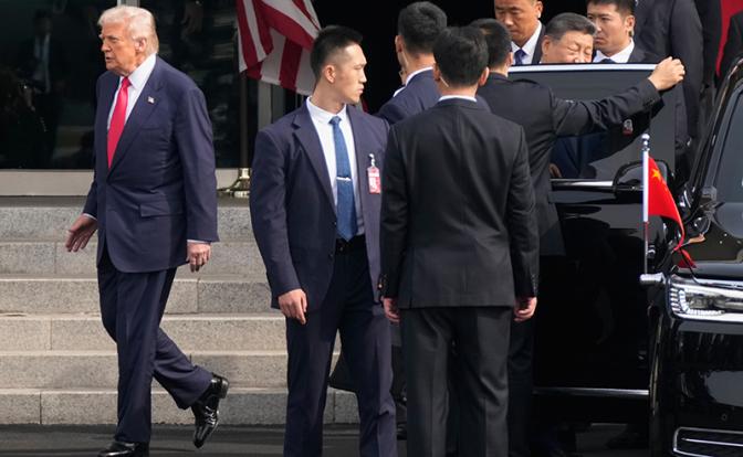 Бежал с позором и в гневе: Что заставило Трампа спешно покинуть Юго-Восточную Азию