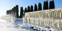 Острова, гейзеры, пески, вулканы -  невероятно красивые и необычные места в России