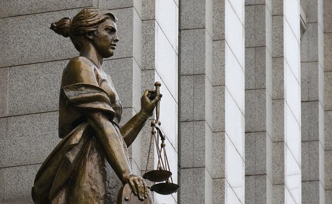 Адвокат объяснил, почему количество оправдательных приговоров в российских судах стремится к нулю