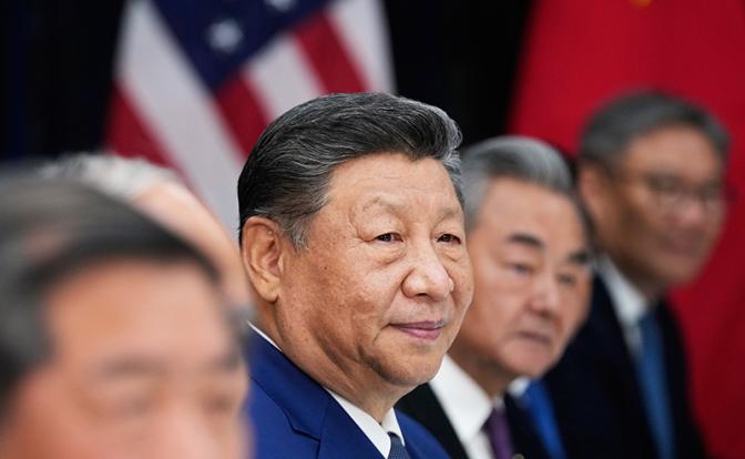 М.К. Бхадракумар: Си Цзиньпин жестко очертил рамки могущества Трампа, причем как-то обидно для Америки это получилось