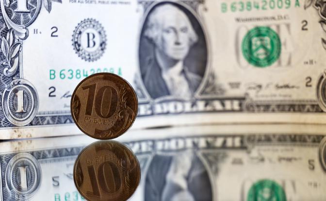 Рекорды рубля: российская валюта укрепилась к доллару почти на 30%