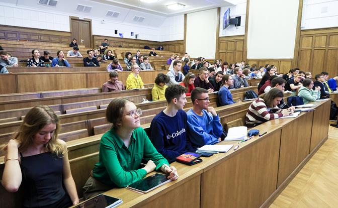 Сотни тысяч студентов бросили учебу – что пошло не так