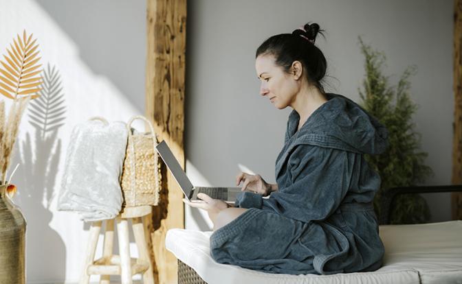 Офтальмолог назвал безопасное время работы за монитором Офтальмолог назвал безопасное время работы за монитором