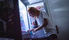 Продлевает жизнь: Лучшую пищу на ночь назвал врач