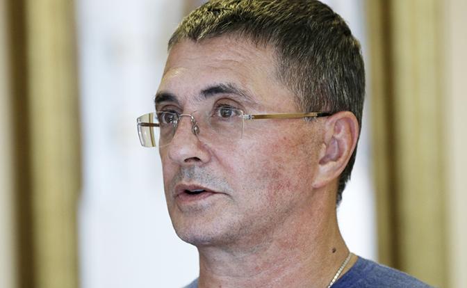 На фото: врач и телеведущий Александр Мясников