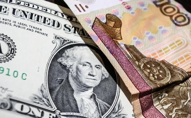Эксперт сказал, за счет чего курс доллара управляемо стабилизировался