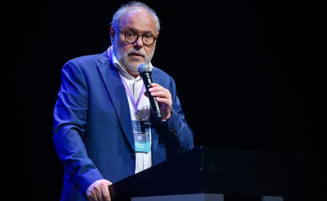 На фото: экономист Михаил Хазин.