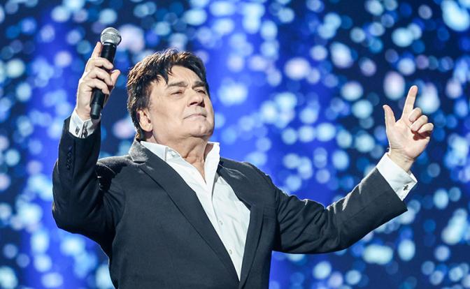 На фото: певец Александр Серов