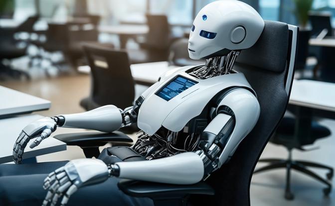 Роботизация по-русски: на одного гуманоида — двое крепких мужчин для подстраховки