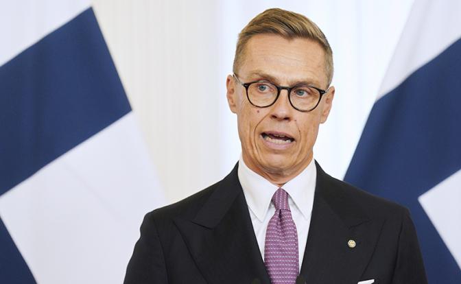 На фото: президент Финляндии Александр Стубб во время совместной пресс-конференции.