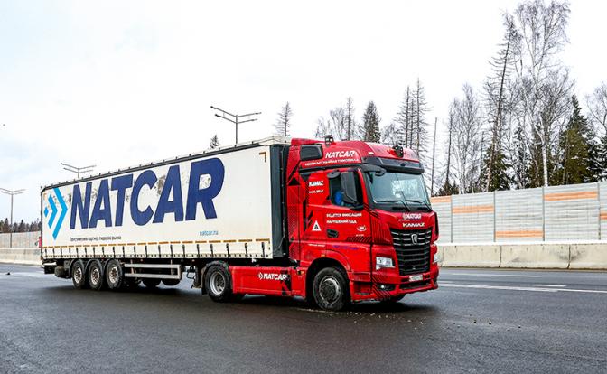 На фото: беспилотный грузовой автомобиль "Камаз" компании Natcar на Центральной кольцевой автомобильной дороге (ЦКАД).