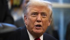 Трампа тряхнуло перед полетом: Посмотрю я на друзей Путина, когда пошлиной в 500% их обложим