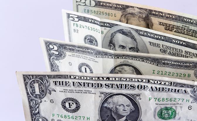 «Налоговый маневр не позволит»: эксперт сделал прогноз курса доллара в 2026 году