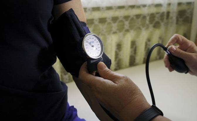 Ученые назвали неожиданную причину высокого давления
