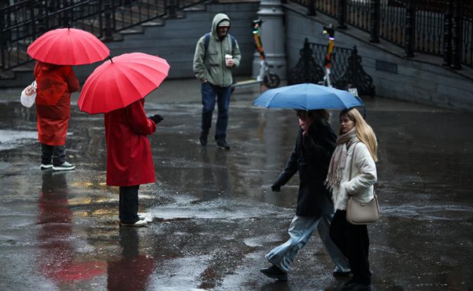 Мощный ливень обрушился на столицу: выпала четверть месячной нормы осадков