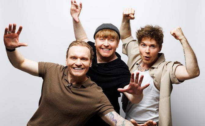 Полеты над сценой и исчезающий автомобиль: Братья Сафроновы готовят шоу к Новому году