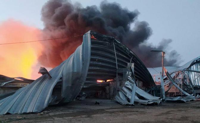 “Это вам ответка за Воронеж”: Западенщина в отключке - Львов полыхает, знатно прилетело по аэродрому с F-16 