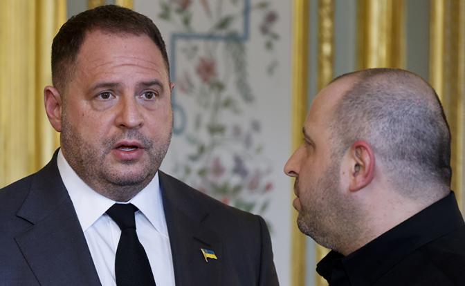 На фото: глава офиса президента Украины Андрей Ермак и секретарь СНБО страны Рустем Умеров