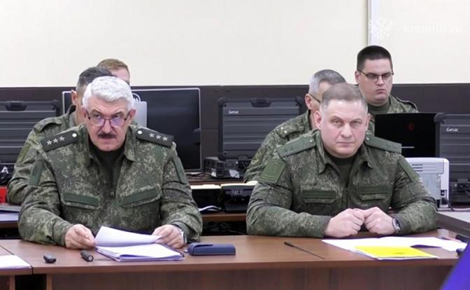 На фото: командующий группировкой "Запад" Сергей Кузовлев и командующий группировкой "Юг" Сергей Медведев (слева направо)