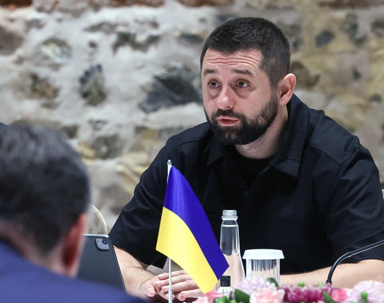 На фото: руководитель фракции "Слуга народа" в Верховной Раде Украины Давид Арахамия.