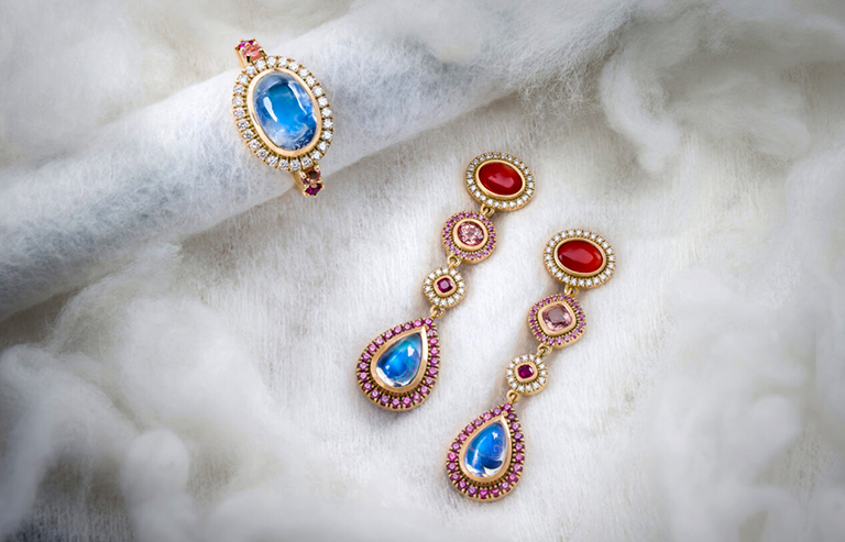 На фото: авторские украшения от Ирины Соколинской