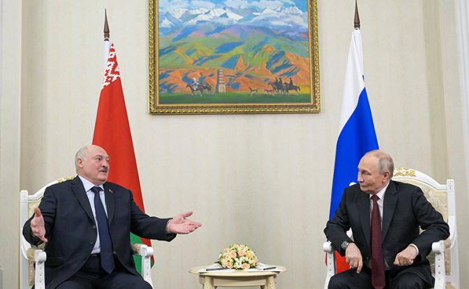 На фото: президент РФ Владимир Путин и президент Белоруссии Александр Лукашенко во время встречи.