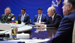 В ходе визита в Киргизию Путин сделал «ход конём», усилив скакуна «офицером»