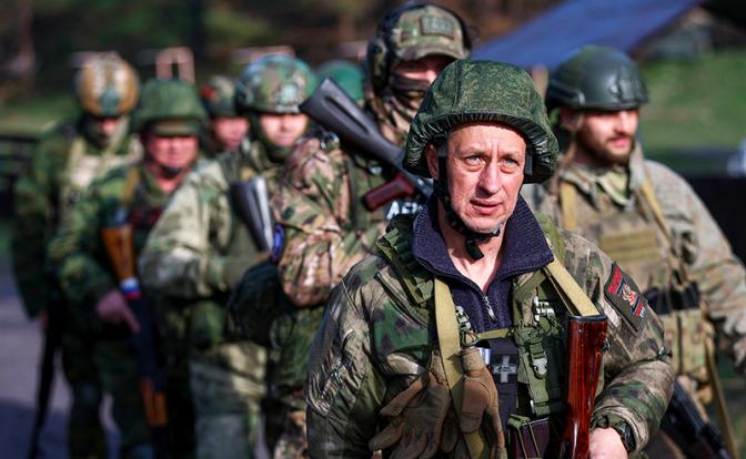 На фото: военнослужащие добровольческой бригады.