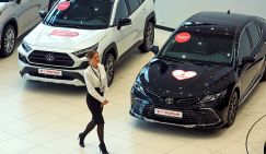 Автосалоны надеются на Новый год, покупатели – на скидки. Склады забиты