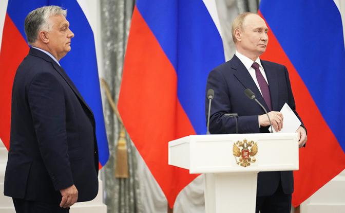 На фото: президент России Владимир Путин и премьер-министр Венгрии Виктор Орбан (справа налево)