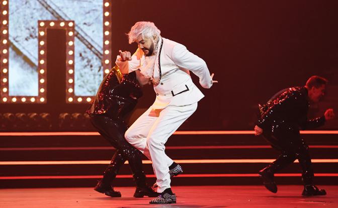 На фото: певец Филипп Киркоров во время выступления на юбилейном концерте, посвященном 30-летию Национальной музыкальной премии "Золотой граммофон" в ВТБ Арене.