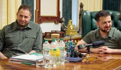 Конец Ермака: Кто станет новым "любимым партнером" Зеленского, когда этот отправится на фронт