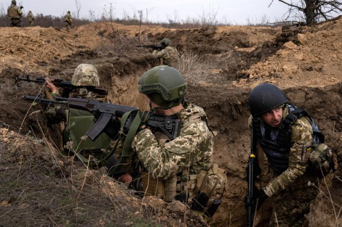 Битва за Гуляйполе: Драпающие бандеровцы истребляют заградотряды ВСУ