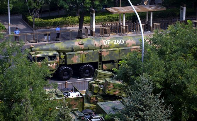 На фото: баллистическая ракета средней дальности DF-26D.