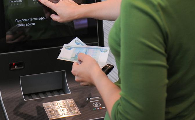 В России задумали отменить комиссию на переводы между родственниками