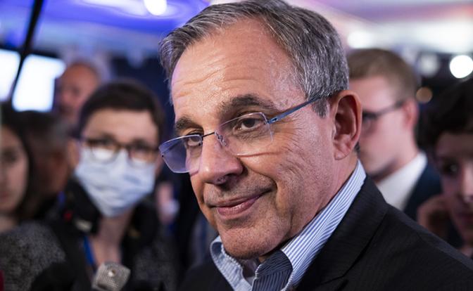 На фото: депутат Европарламента от французской правой партии «Национальное объединение» Тьерри Мариани.