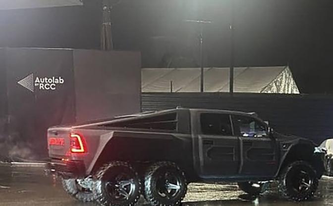 В Екатеринбурге увидели машину "судного дня"