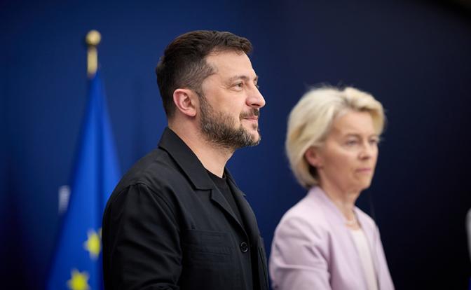 На фото: глава Еврокомиссии Урсула фон дер Ляйен и президент Украины Владимир Зеленский