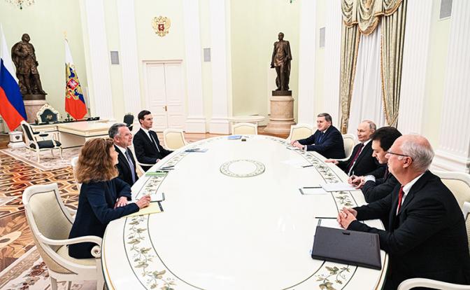 На фото: переговоры президента РФ Путина и спецпосланника президента США Уиткоффа