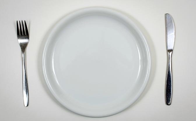 Врач сказал, полезно ли голодать после 50 лет