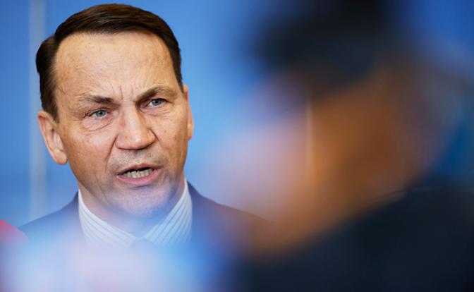 На фото: министр иностранных дел Польши Радослав Сикорский