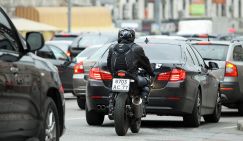 Автомобили становятся роскошью, а не средством передвижения. Пересядем на велосипеды и паланкины?