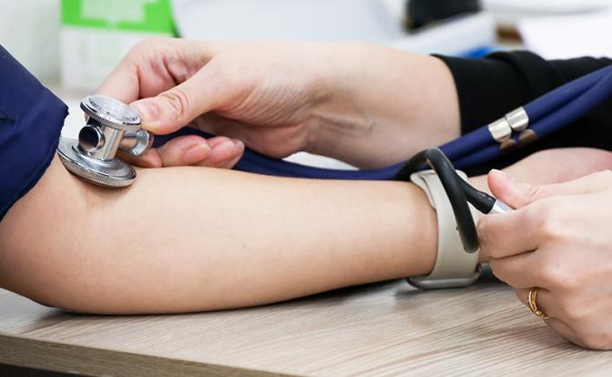 Ранний сигнал инфаркта в 50 лет назвал врач